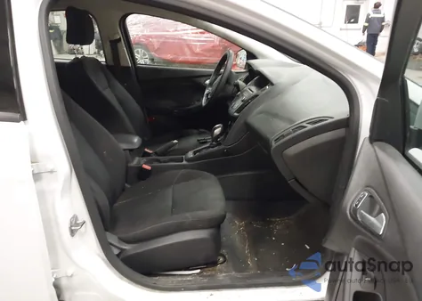 2015 Ford Focus Se z USA, uszkodzony, nr VIN 1FADP3K28FL279207